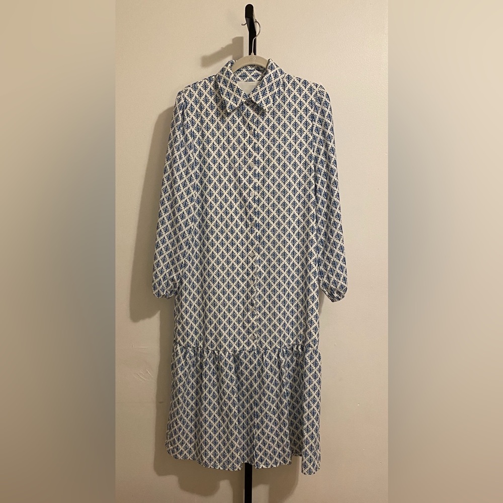 Chic Long Sleeve Blue and White Pattered Dress Women’s Medium